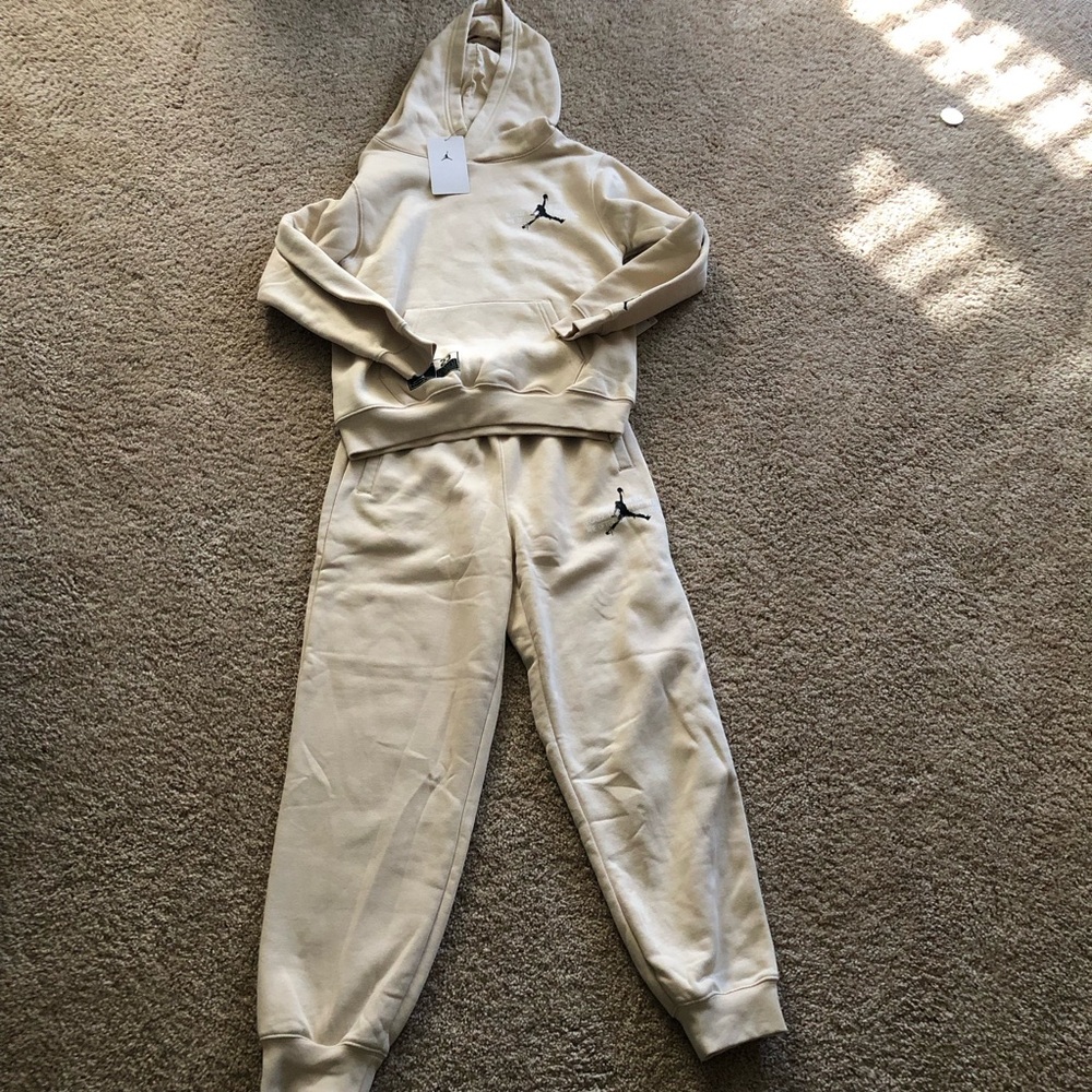 Youth new with tags Jordan Medium JumpMan Hoodie Jogger set outfit tan 10-12